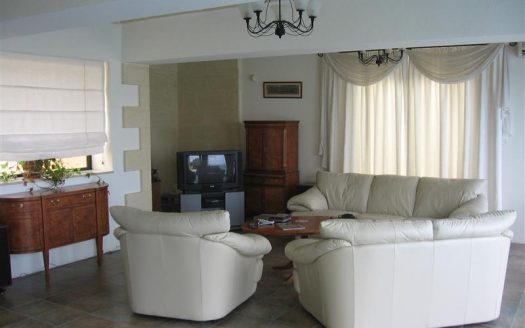 Maison de plain pied à Madliena