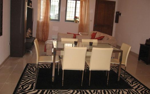 Maisonette sur un niveau à Madliena