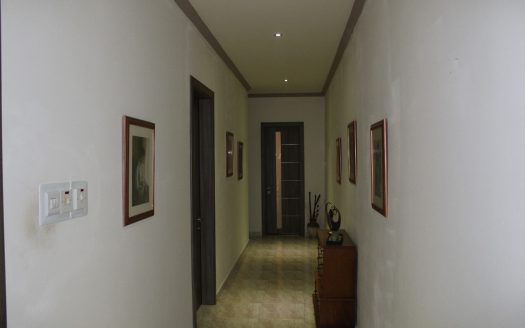 Maisonette sur un niveau à L-Iklin