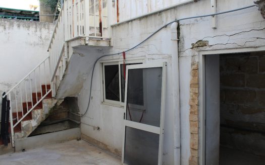 Maisonette sur un niveau à L-Iklin