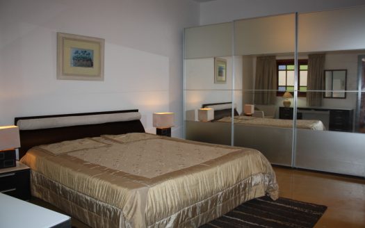 Maisonette sur un niveau à Manikata