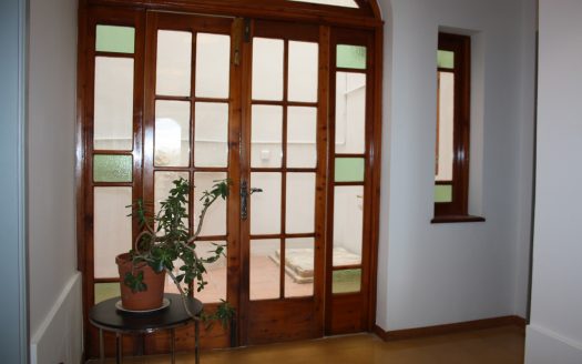Maisonette sur un niveau à Manikata