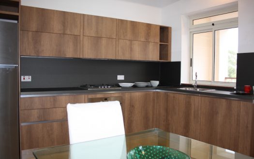 Maisonette sur un niveau à Manikata