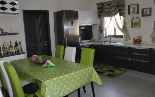 Maisonette sur un niveau à Zabbar