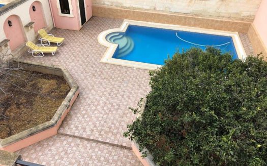 Villa mitoyenne à Madliena