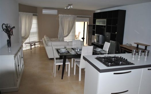 Maisonette sur un niveau à Xemxija