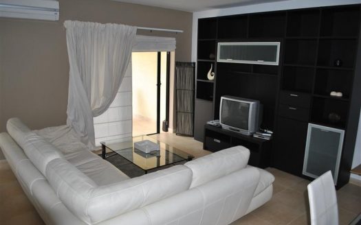 Maisonette sur un niveau à Xemxija