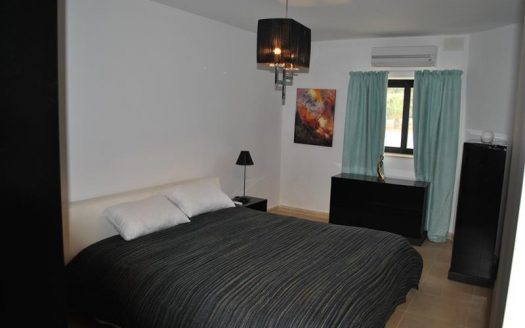 Maisonette sur un niveau à Xemxija
