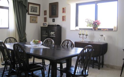 Maisonette sur un niveau à The Village