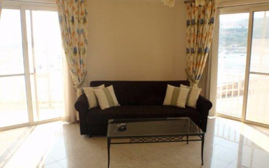 Maisonette sur un niveau à Xemxija
