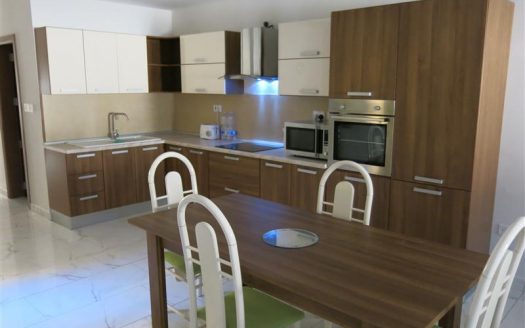 Maisonette sur un niveau à Madliena