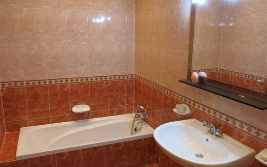 Maisonette sur un niveau à Madliena