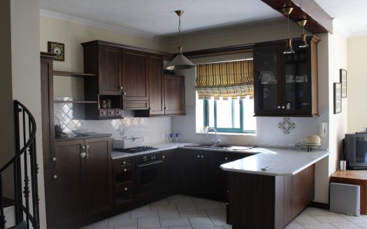 Maisonette sur un niveau à Xemxija