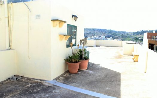 Maisonette sur un niveau à Xemxija