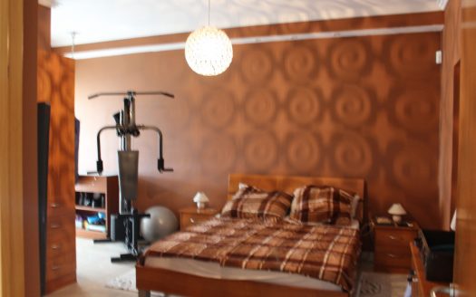 Maisonette sur un niveau à Xemxija
