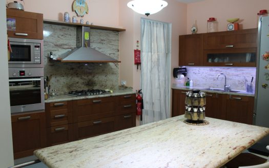 Maisonette sur un niveau à Xemxija