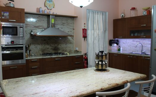 Maisonette sur un niveau à Xemxija
