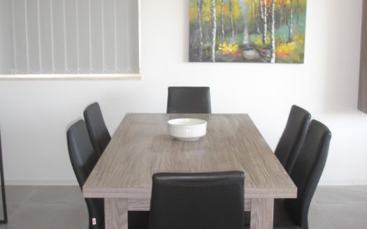 Maisonette sur un niveau à Manikata