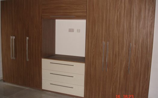 Maisonette sur un niveau à Manikata