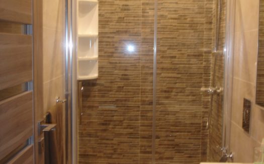Maisonette sur un niveau à Manikata