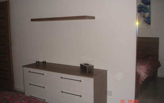 Maisonette sur un niveau à Manikata