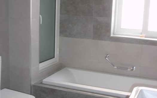Maisonette sur un niveau à Manikata