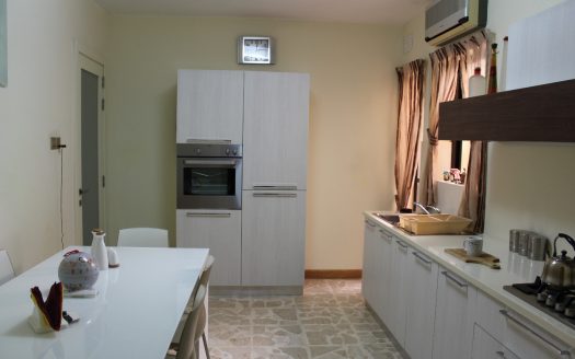 Maisonette sur un niveau à L-Iklin