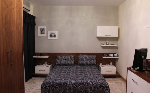 Maisonette sur un niveau à L-Iklin