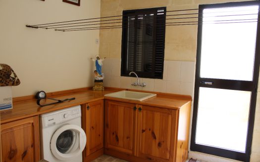 Maisonette sur un niveau à L-Iklin