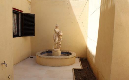 Maisonette sur un niveau à L-Iklin