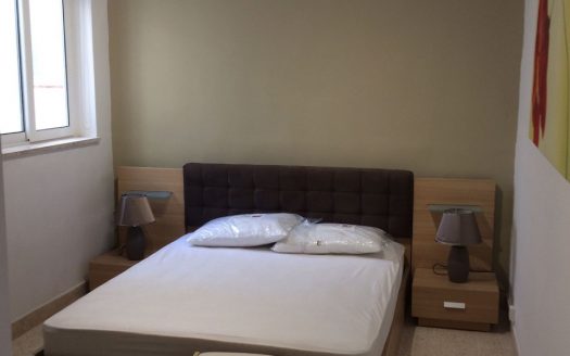 Maisonette sur un niveau à L-Iklin